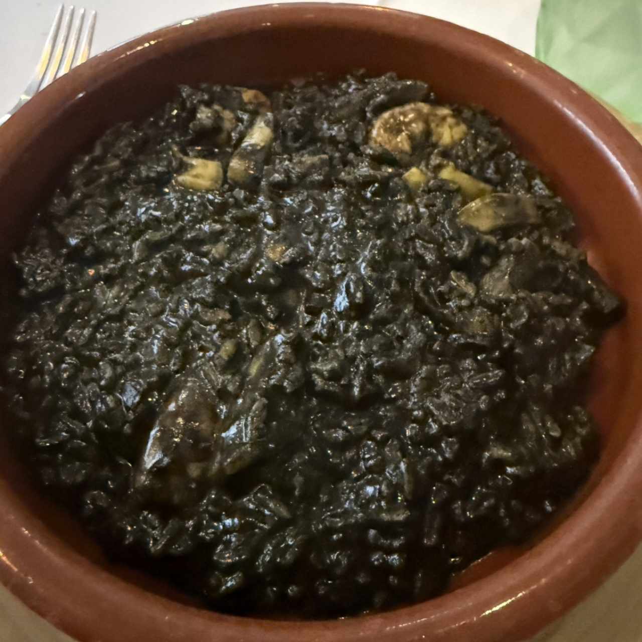 Arroz de Mariscos, calamar, pulpo, camarón y azafrán