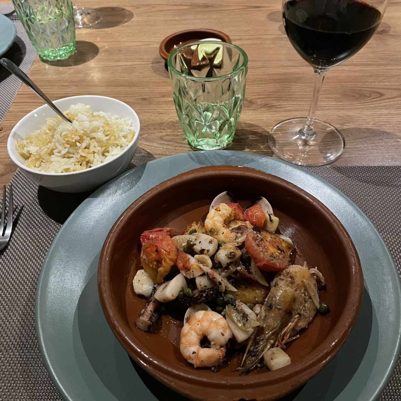 Cazuela de mariscos y arroz concolón