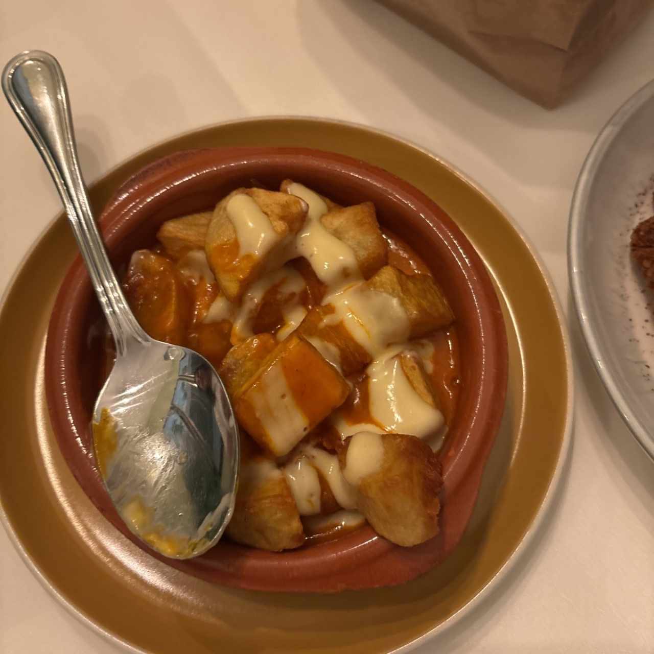 Papas Bravas, salsa brava perris, all i oli de ajo rostizado