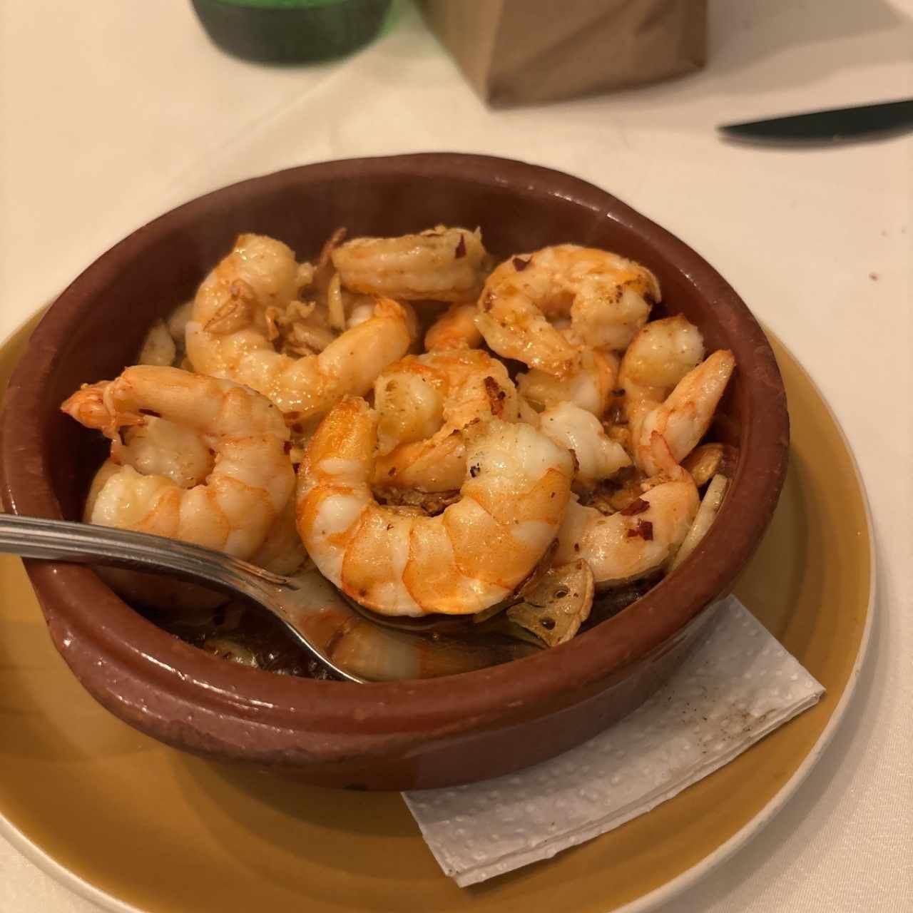 Camarones a la Bilbaina (ajo confitado, guindillas y aceite de oliva)