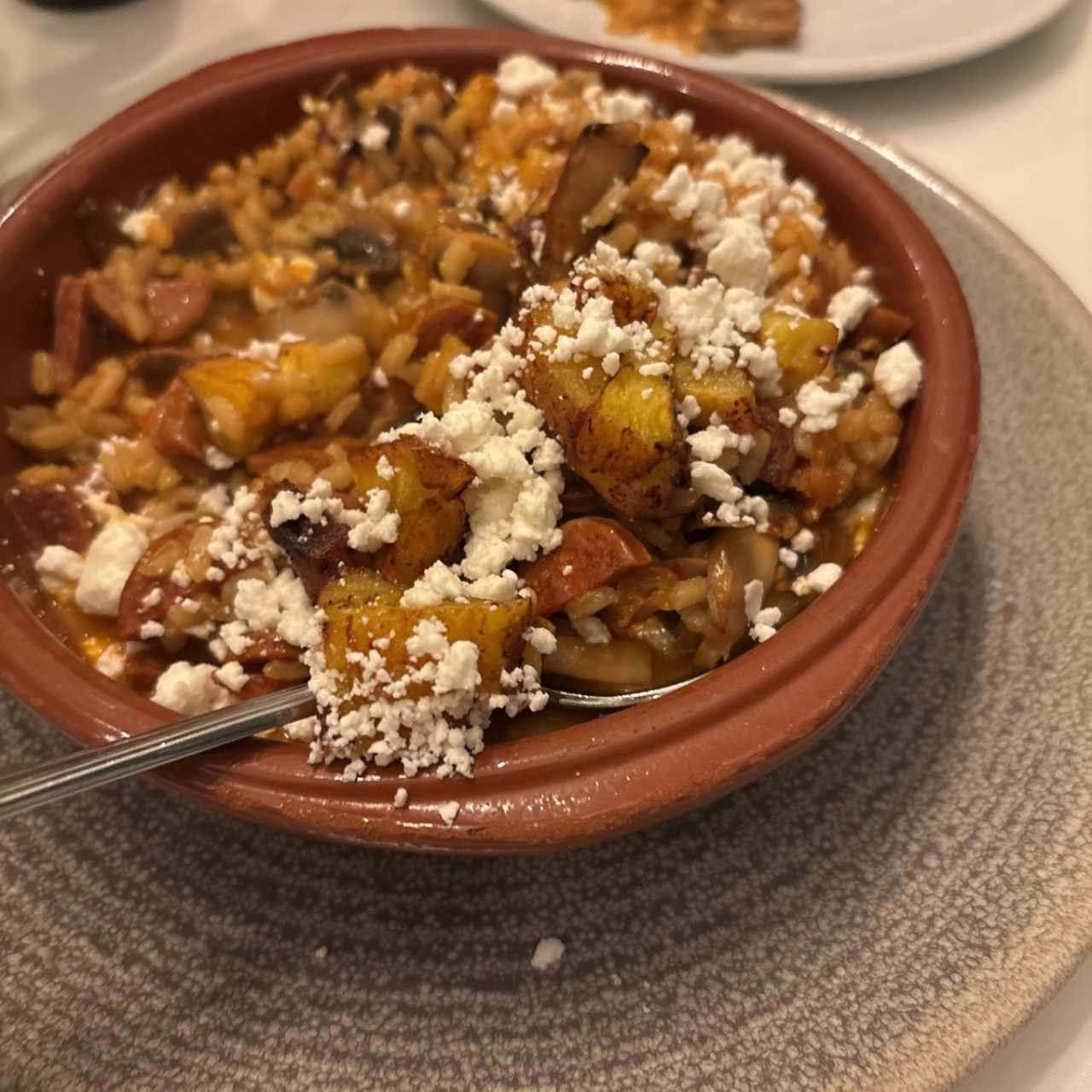 Risotto de Hongos, chorizo español, tajada y queso feta