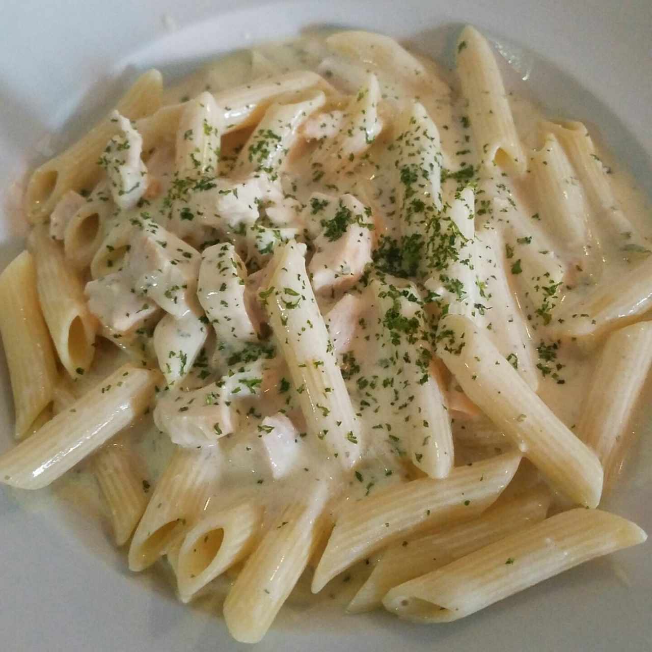 Penne alfredo con prosciutto