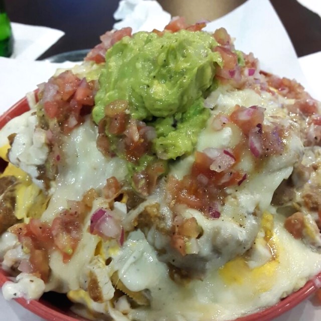 Nachos. Porcion pequena!