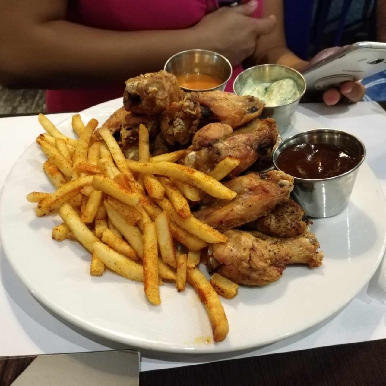 The Corner Wings - Plato Fuerte
