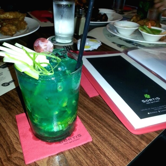 Mojito de maracuya y buffalo wings!