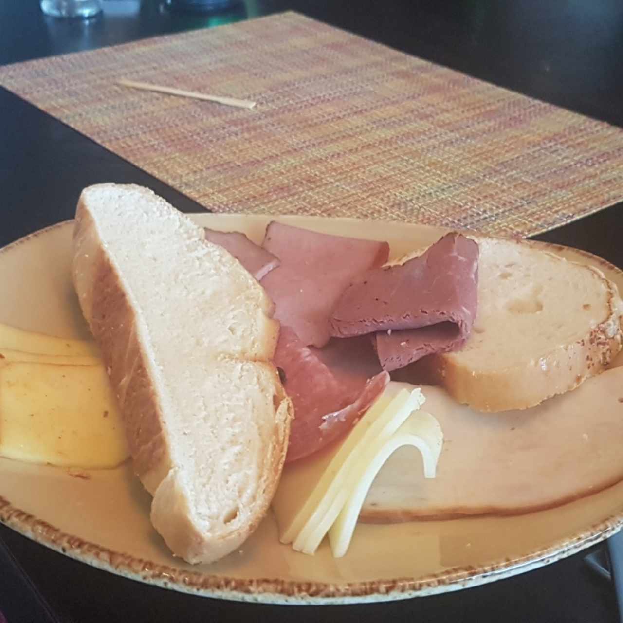 pan y embutidos