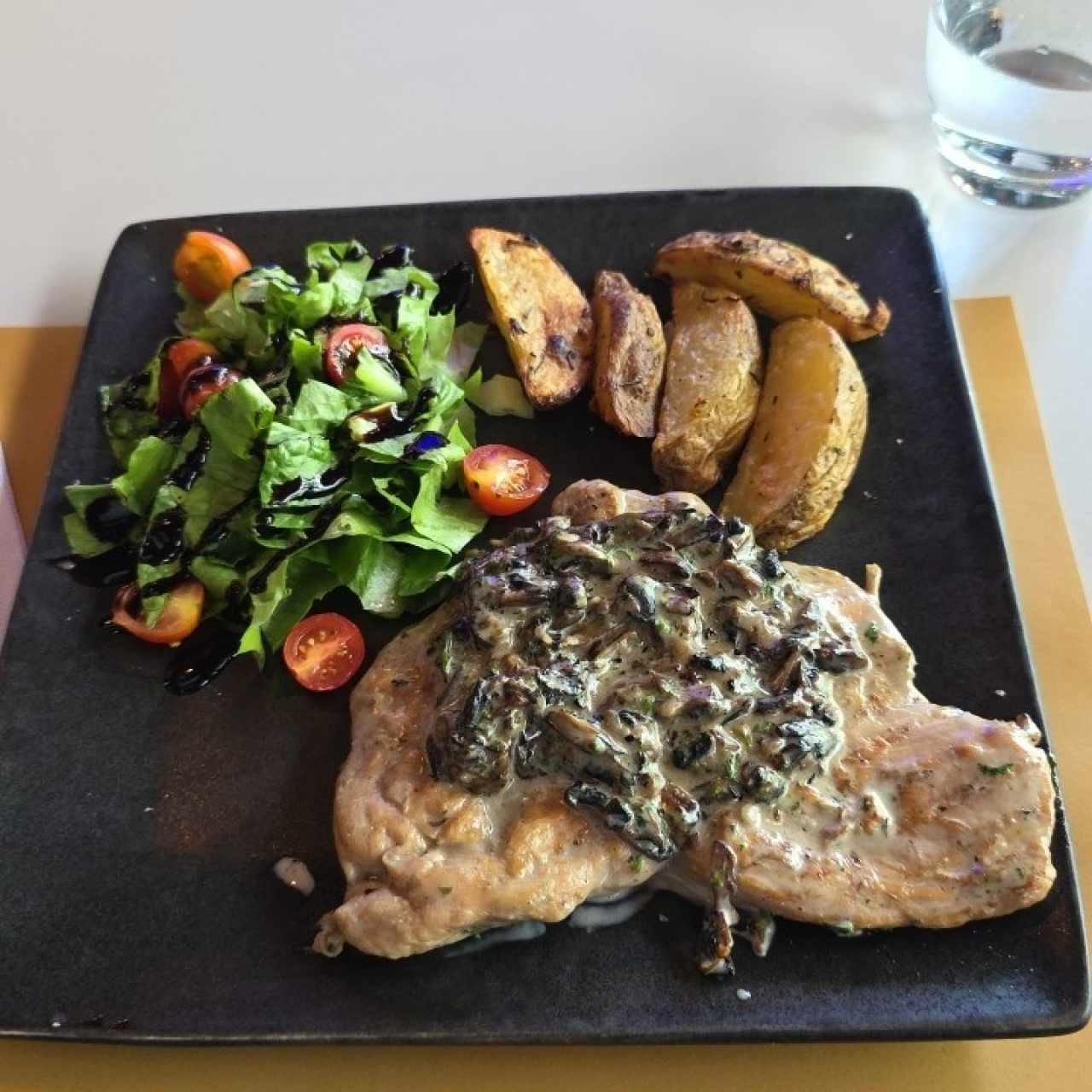 Filetto di Pollo con Funghi Freschi