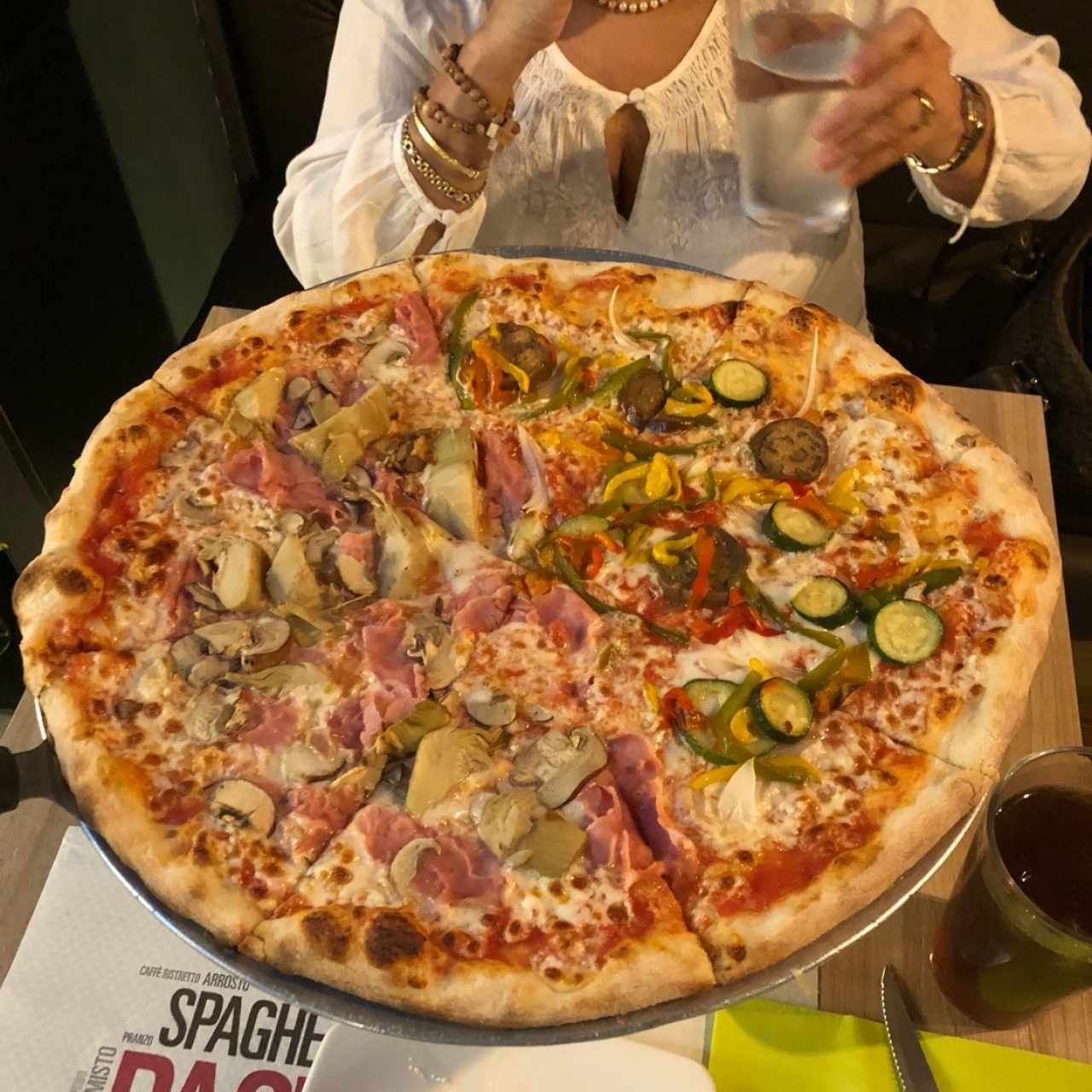 Pizza combinacion de Alba con ?   tambien estaba muy sabrosa 