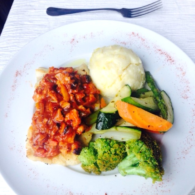 Corvina con Salsa de Marisco
