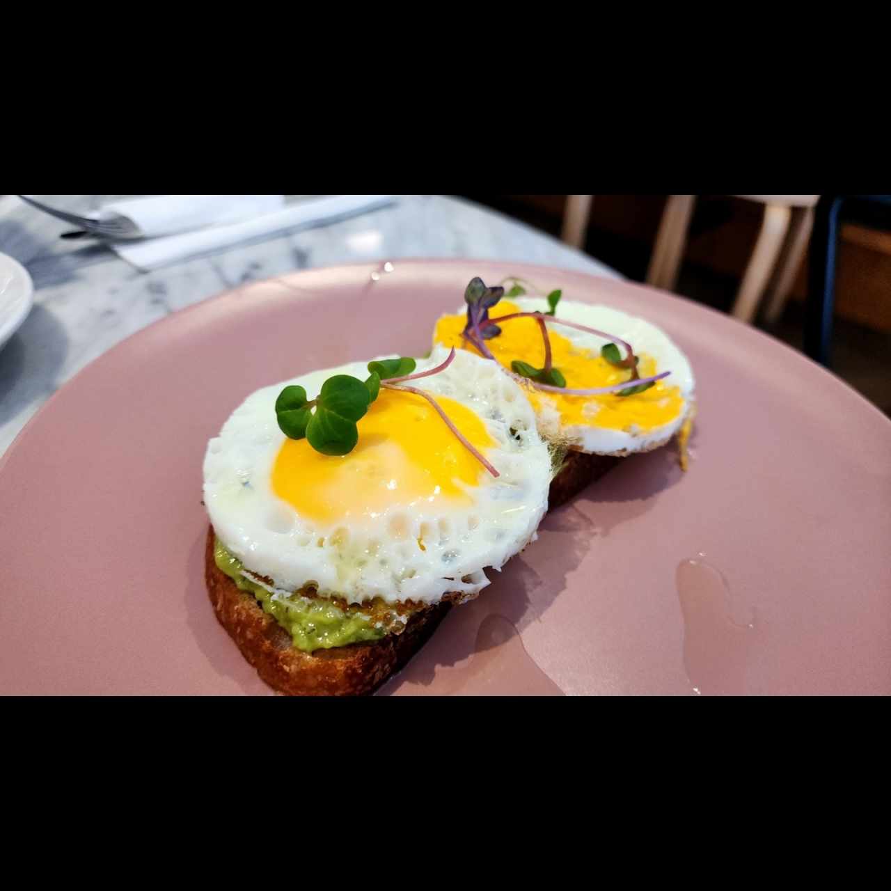 tostada de aguacate