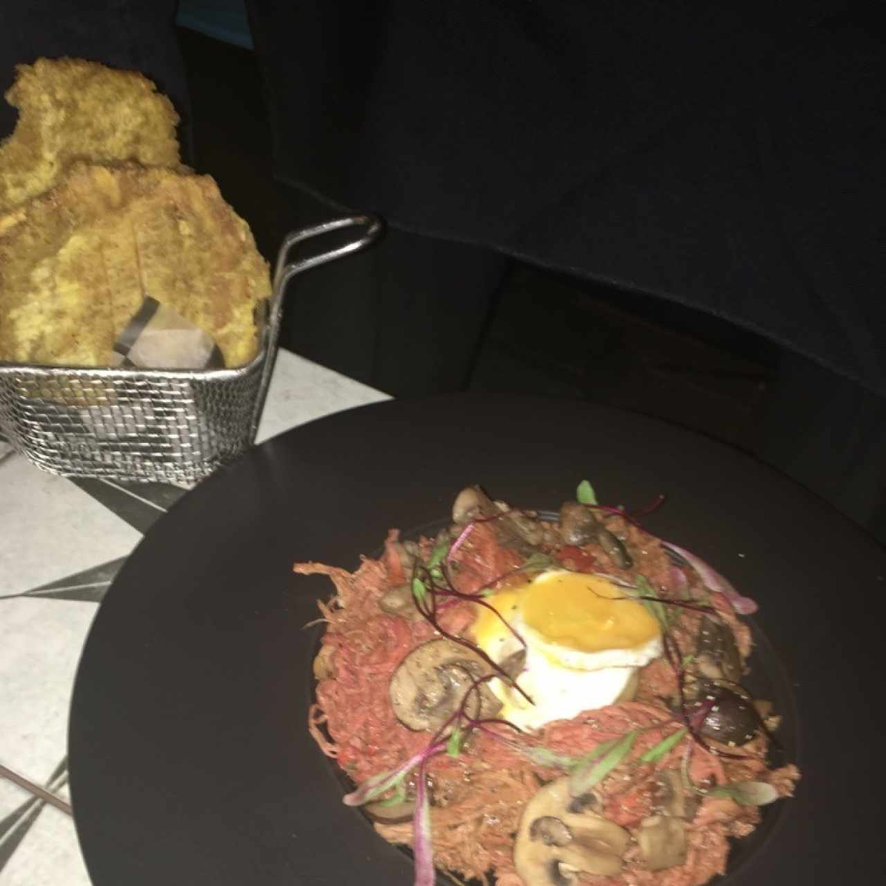 ropa vieja con hongos