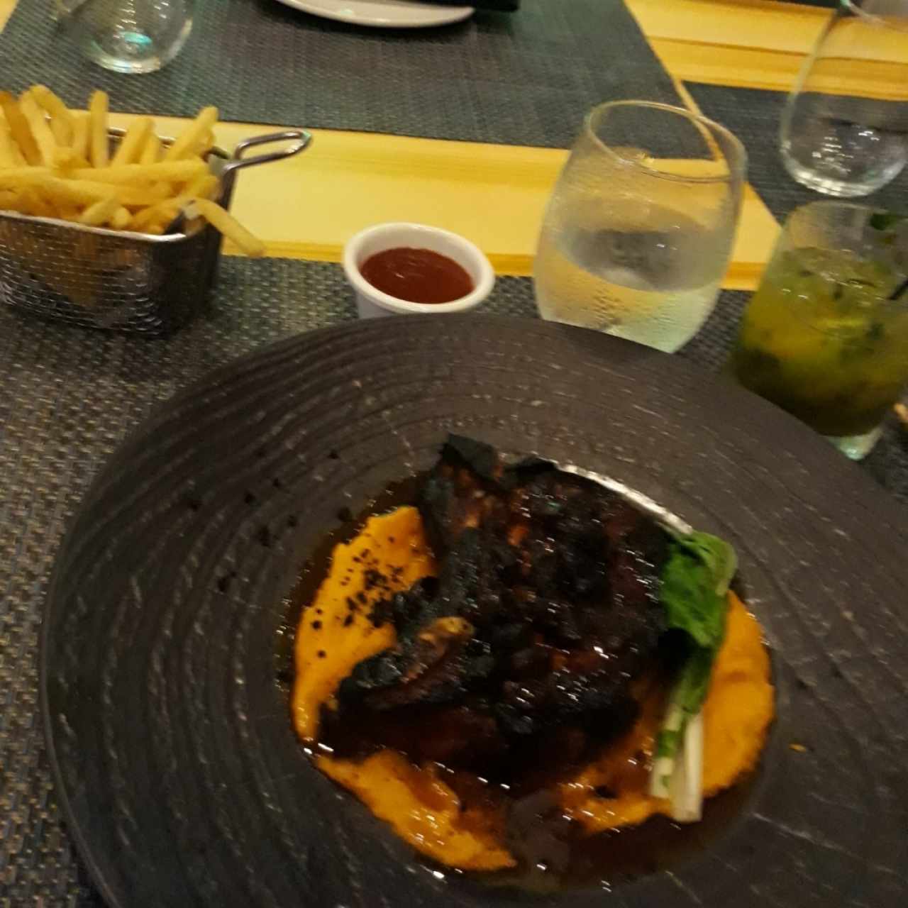 doble cerdo en salsa de ron abuelo