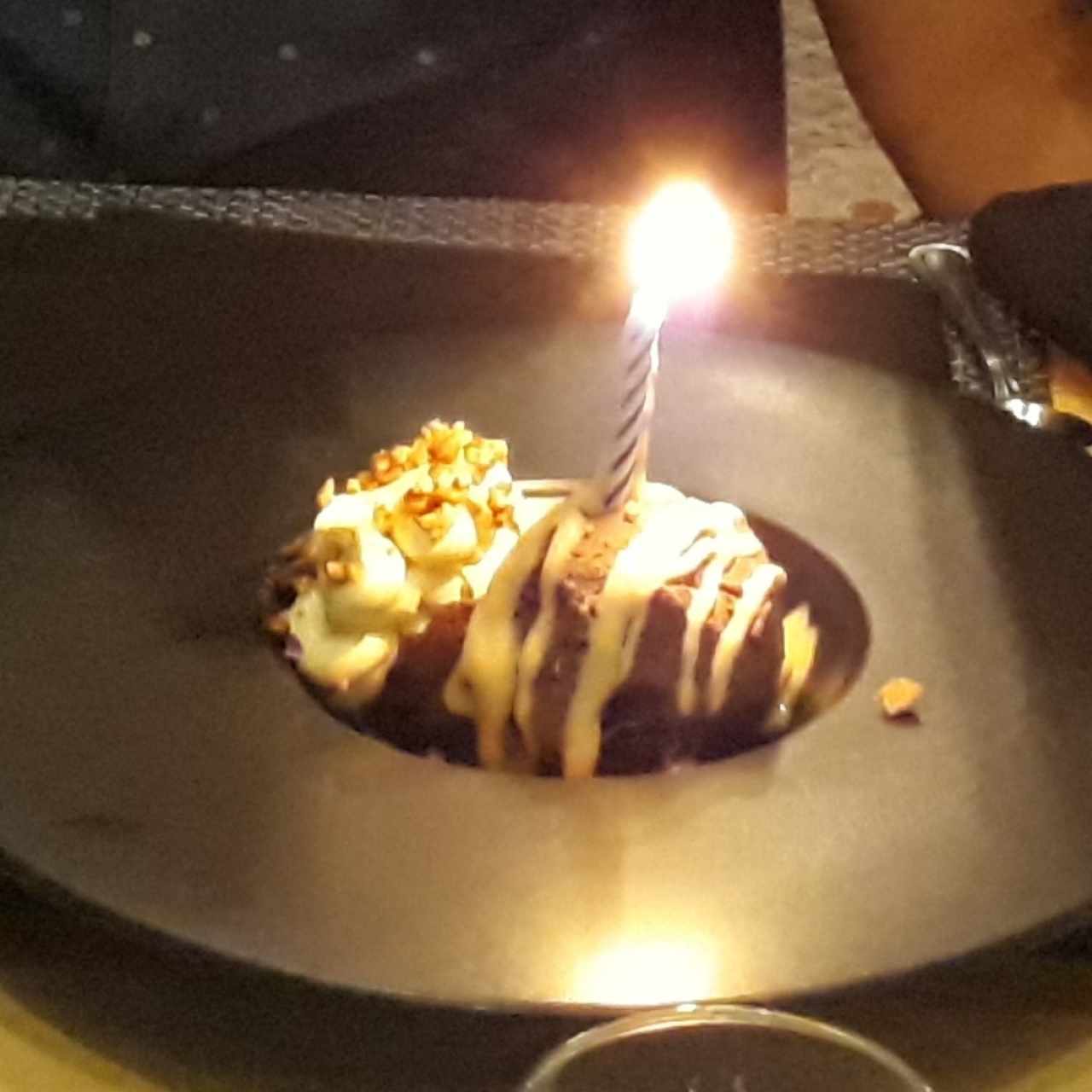 brownie con helado de chocolate