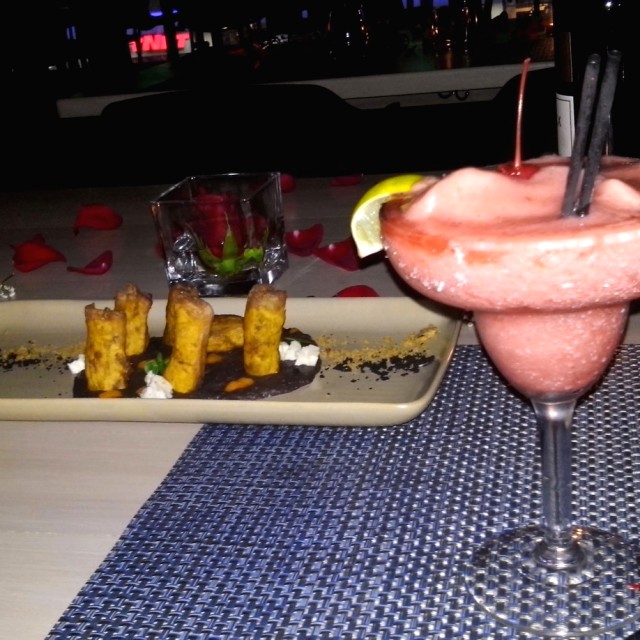 Wantones de Jarrete y Daiquiri de Fresa