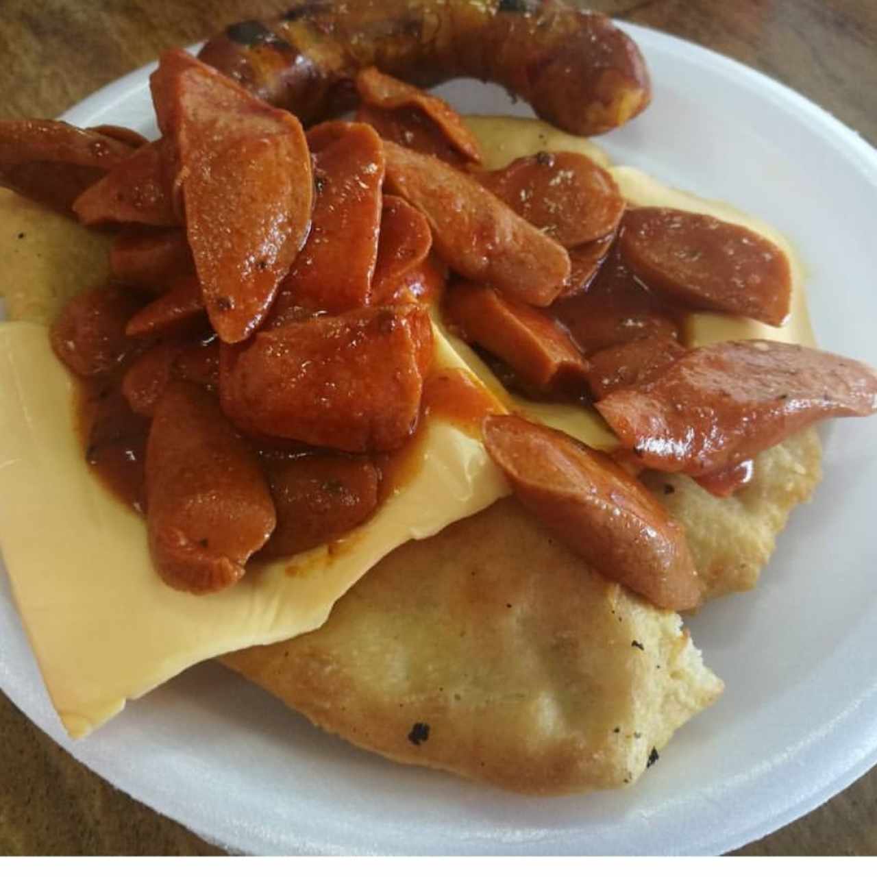hojalata queso salchicha y chorizo tableño 