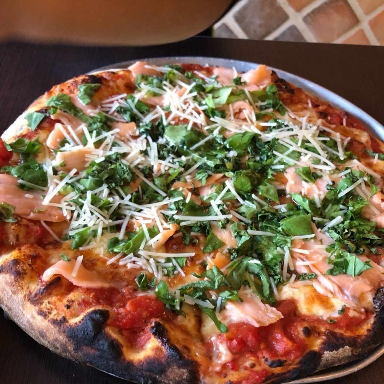 Pizza de salmon y rugula