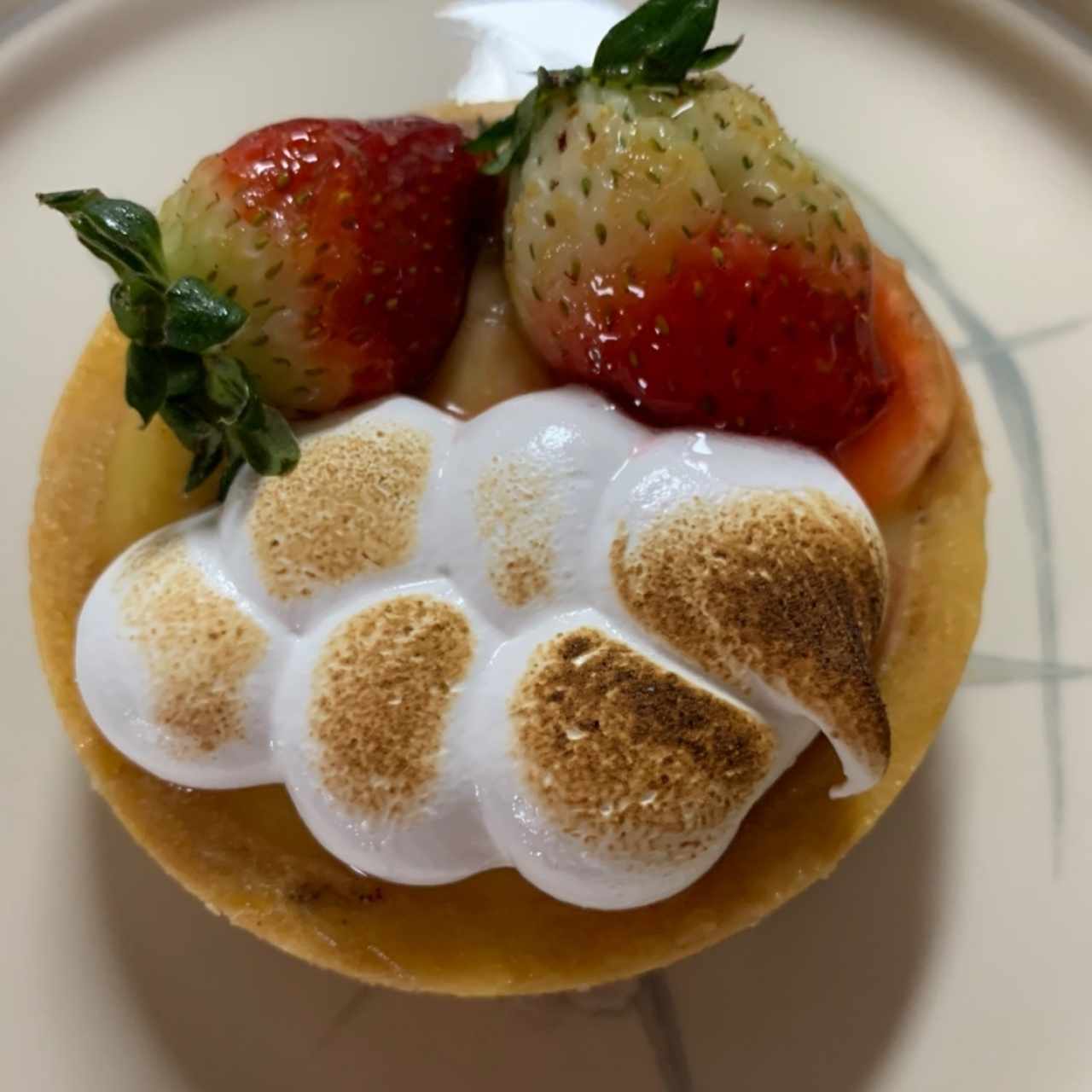 Tartaleta de Limón con Fresas y Merengue