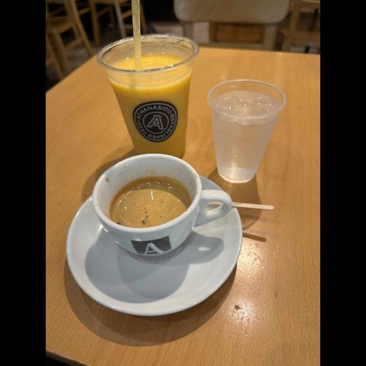 Expresso doble y smoothie piña 