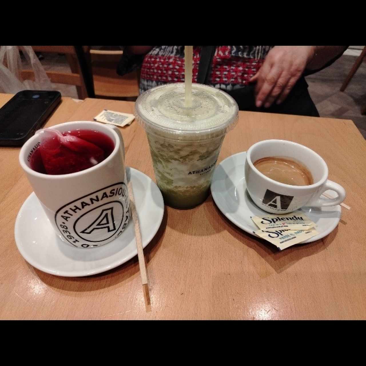 Café expreso doble y te Jamaica y smoothie fresa 