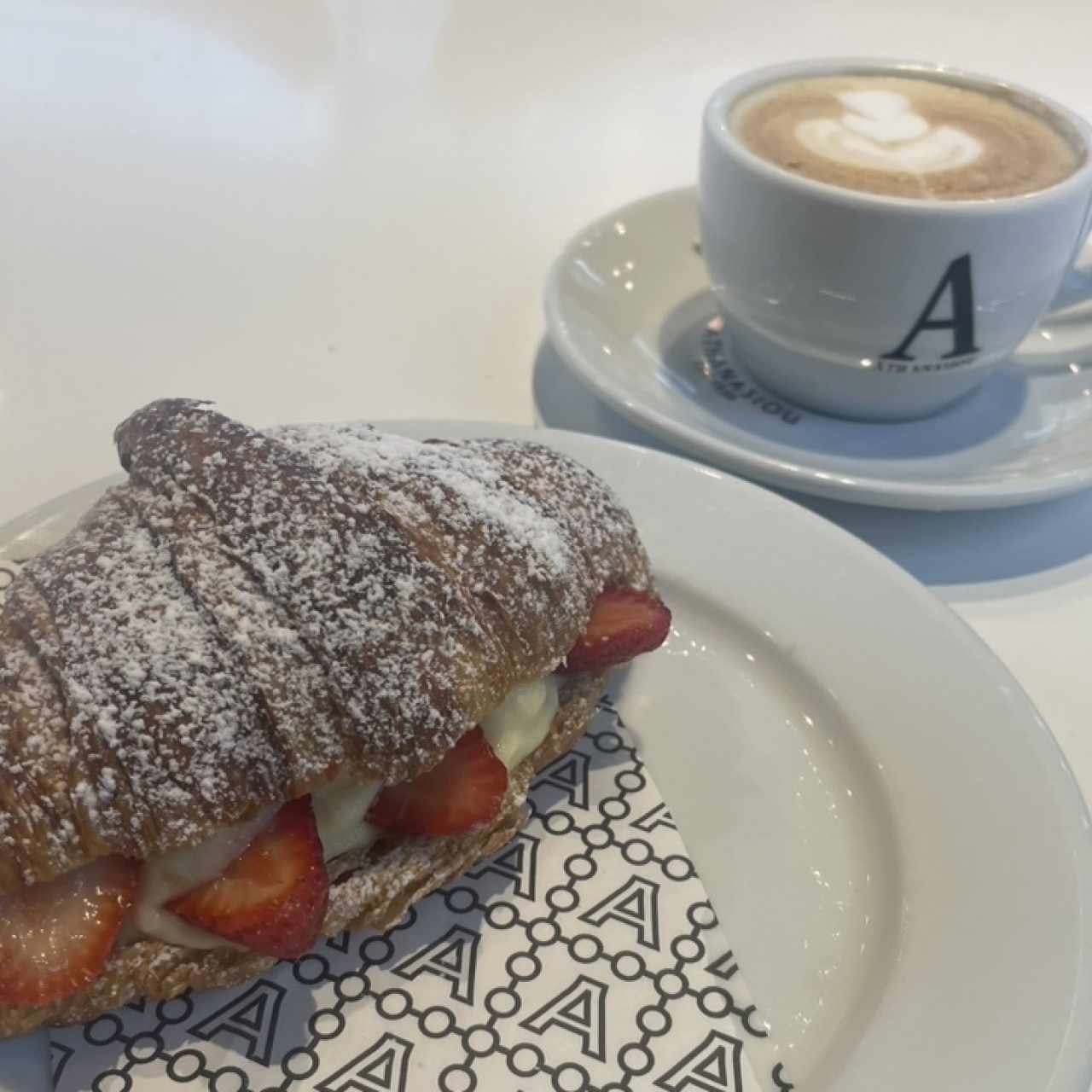 Croissant relleno con Fresas
