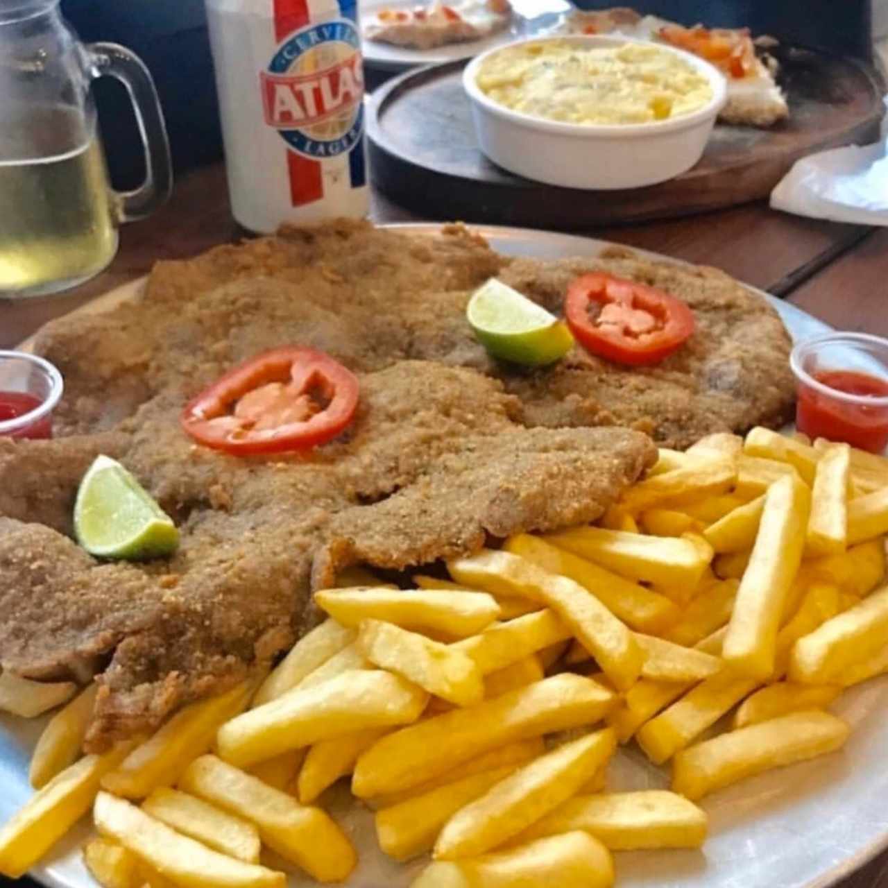La milanessa de este local es demasiado buena, y el precio muy bueno