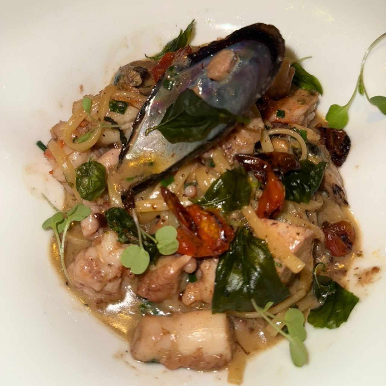 Linguini Aglio e Olio Frutto di Mare