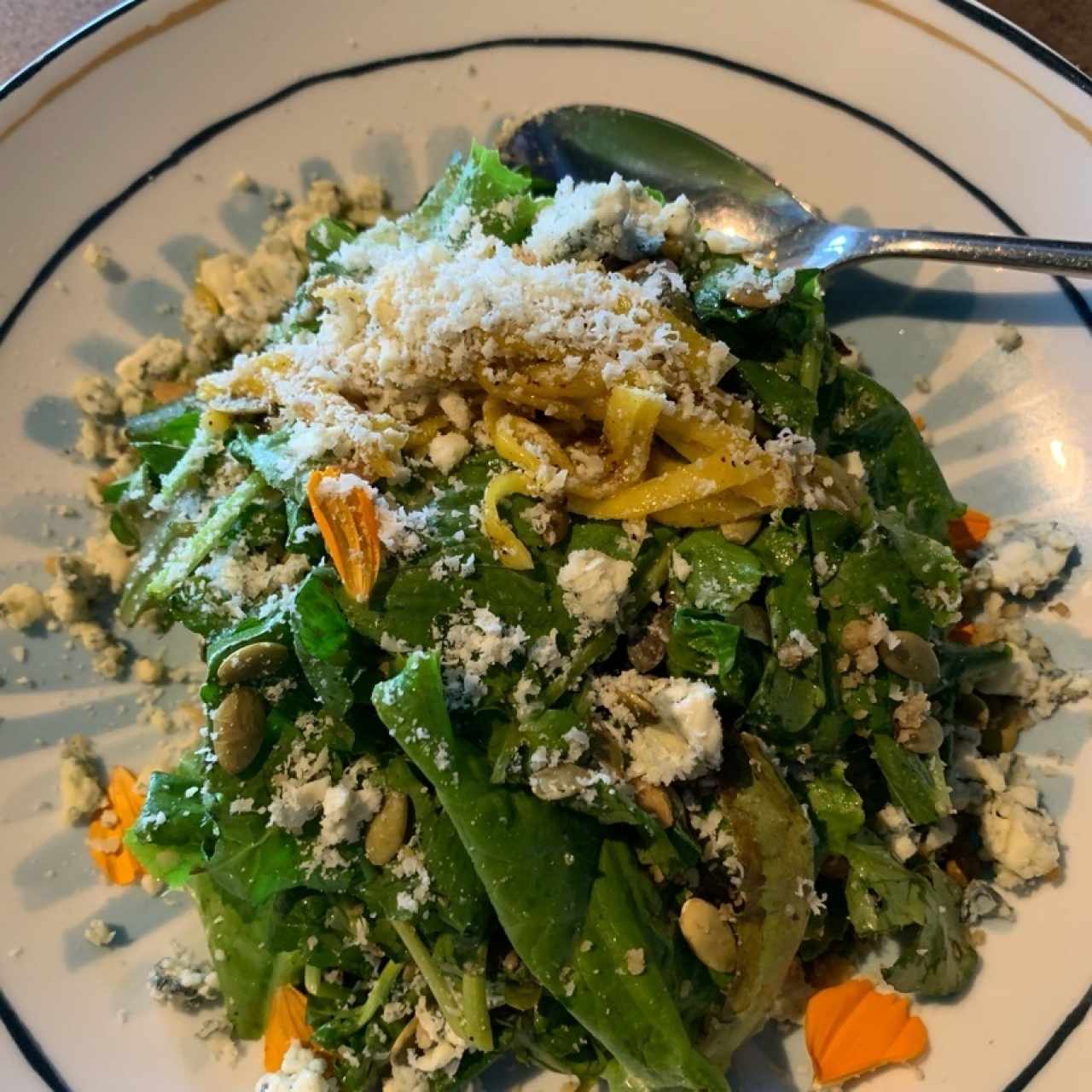 Ensalada de mango con queso Roquefort
