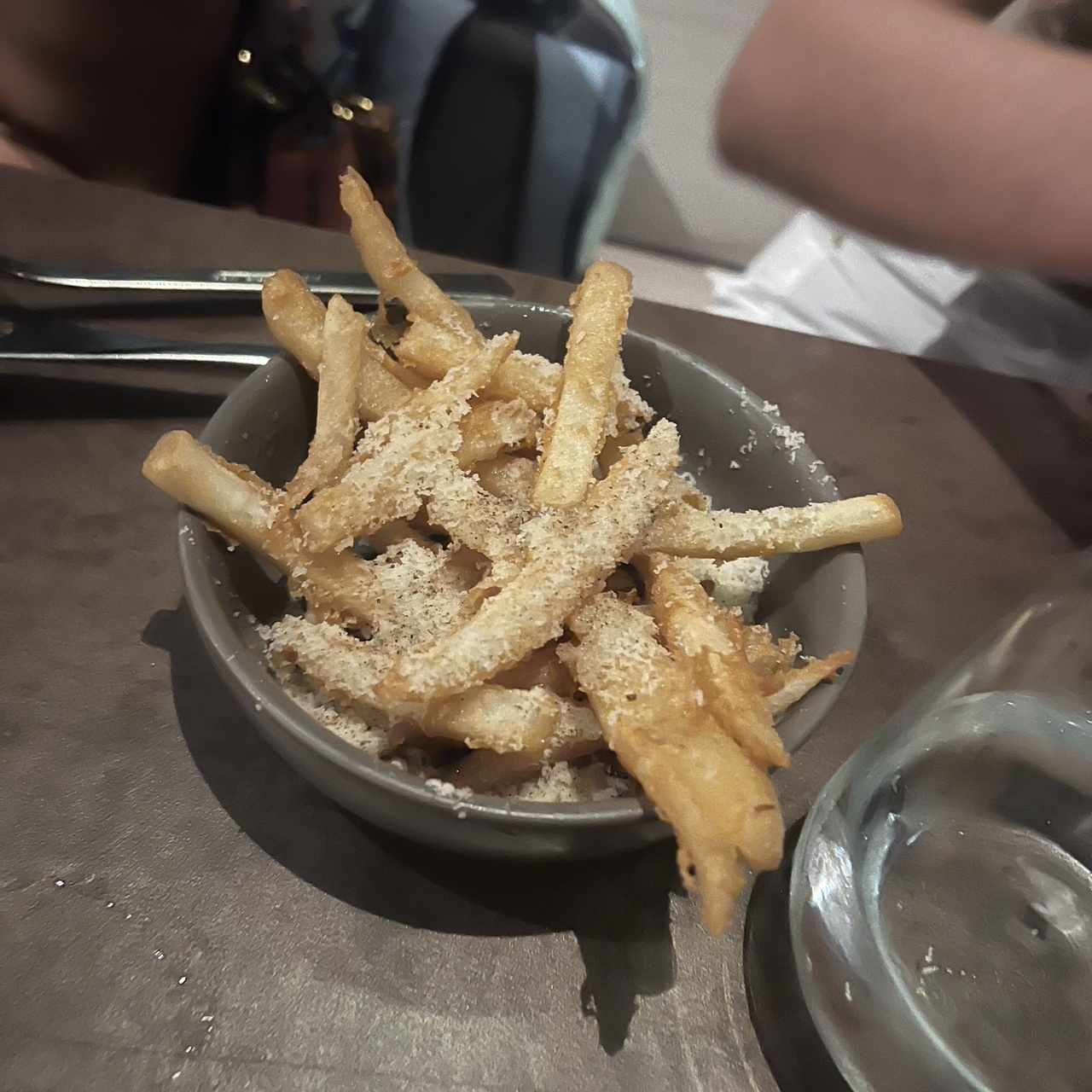 Papas Francesas con Perfume de Trufas y Granna Padano