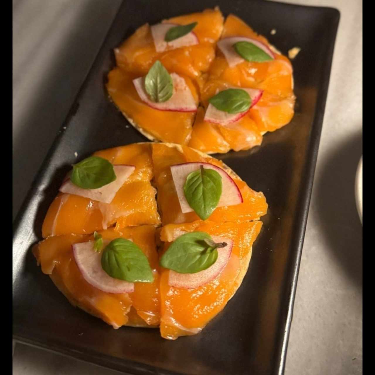 Crudos - Salmón Pizza