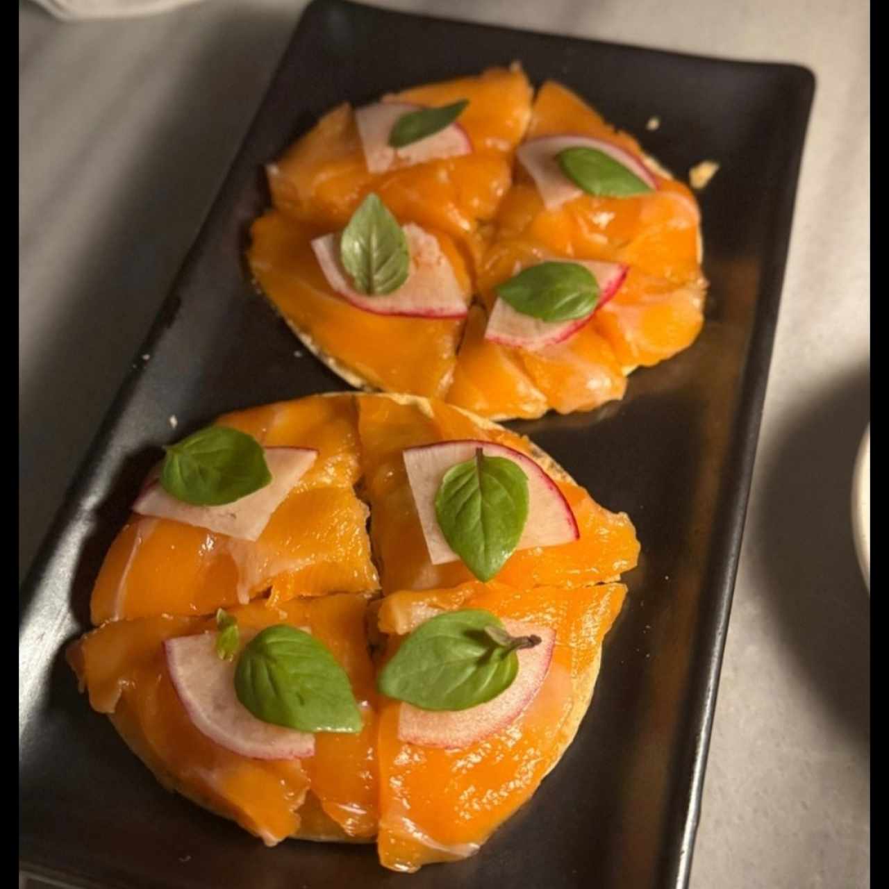 Crudos - Salmón Pizza