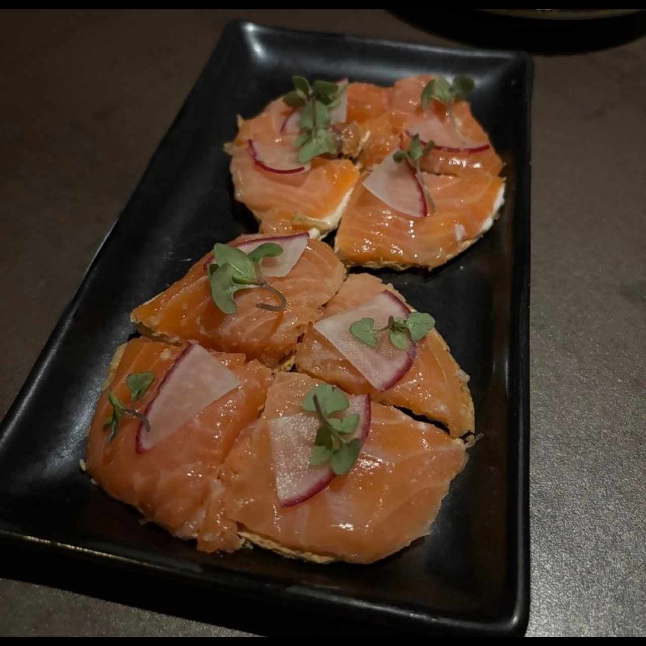 Crudos - Salmón Pizza