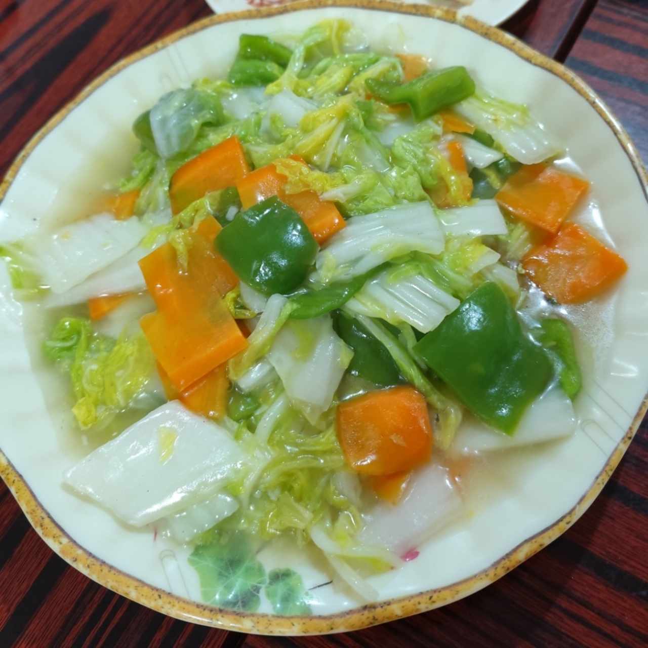 Ensalada de repollo chino con zanahoria