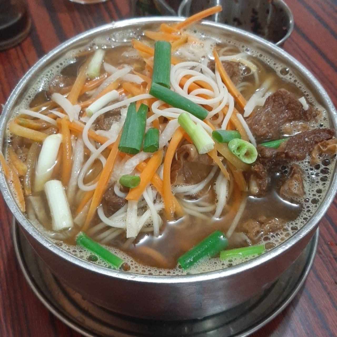 sopa con fideos de carne