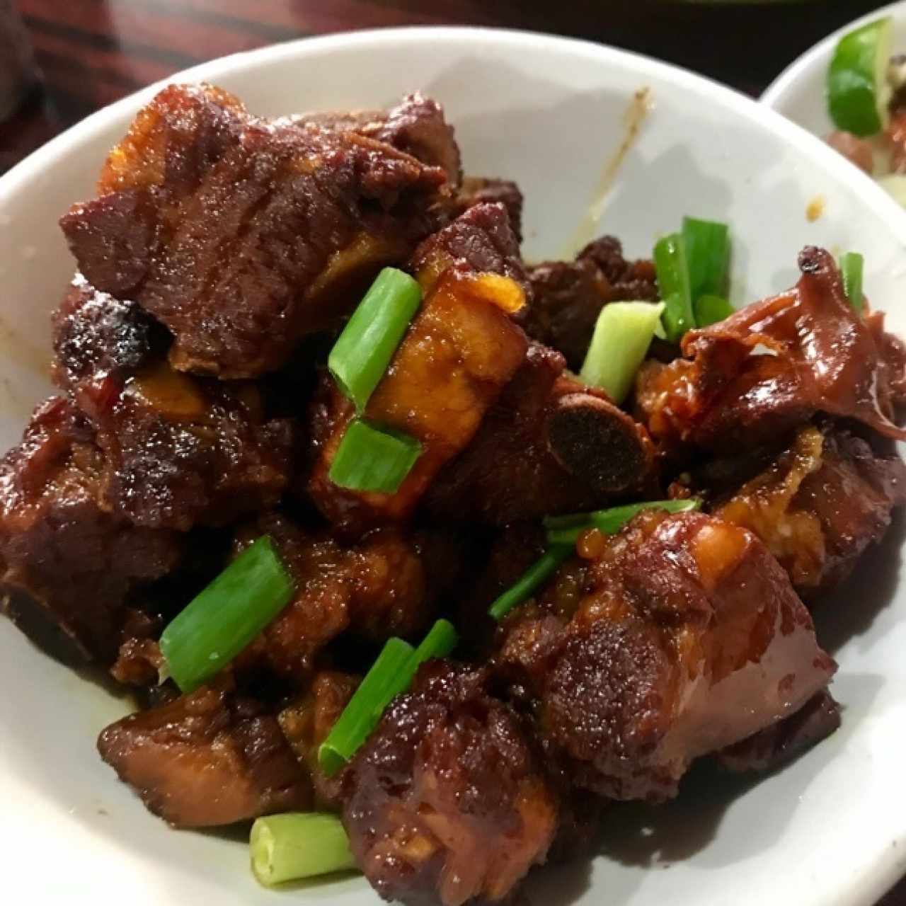 costillas de cerdo en salsa roja