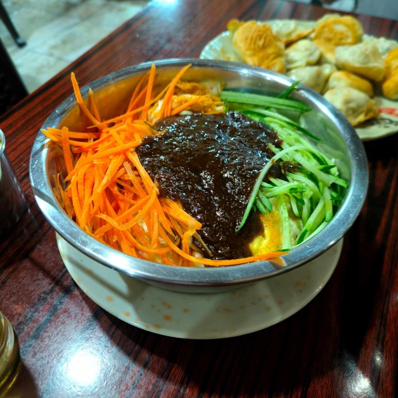 Fideo de harina con salsa soya