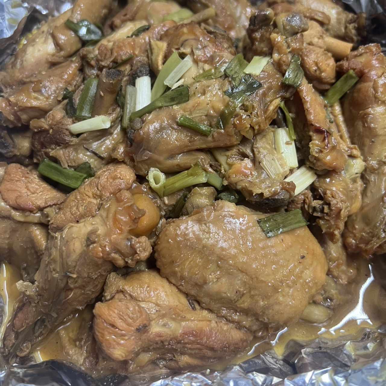 Alas pollo en salsa soya rojos