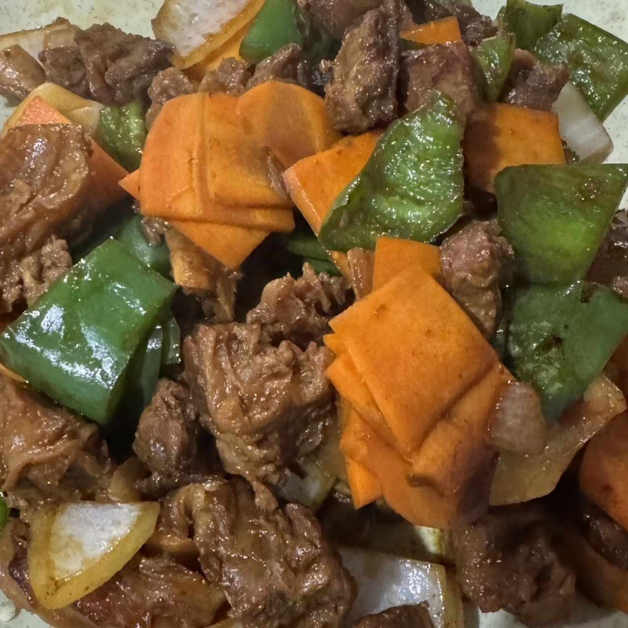 Carne Jarrete Salteado Con Vegetales