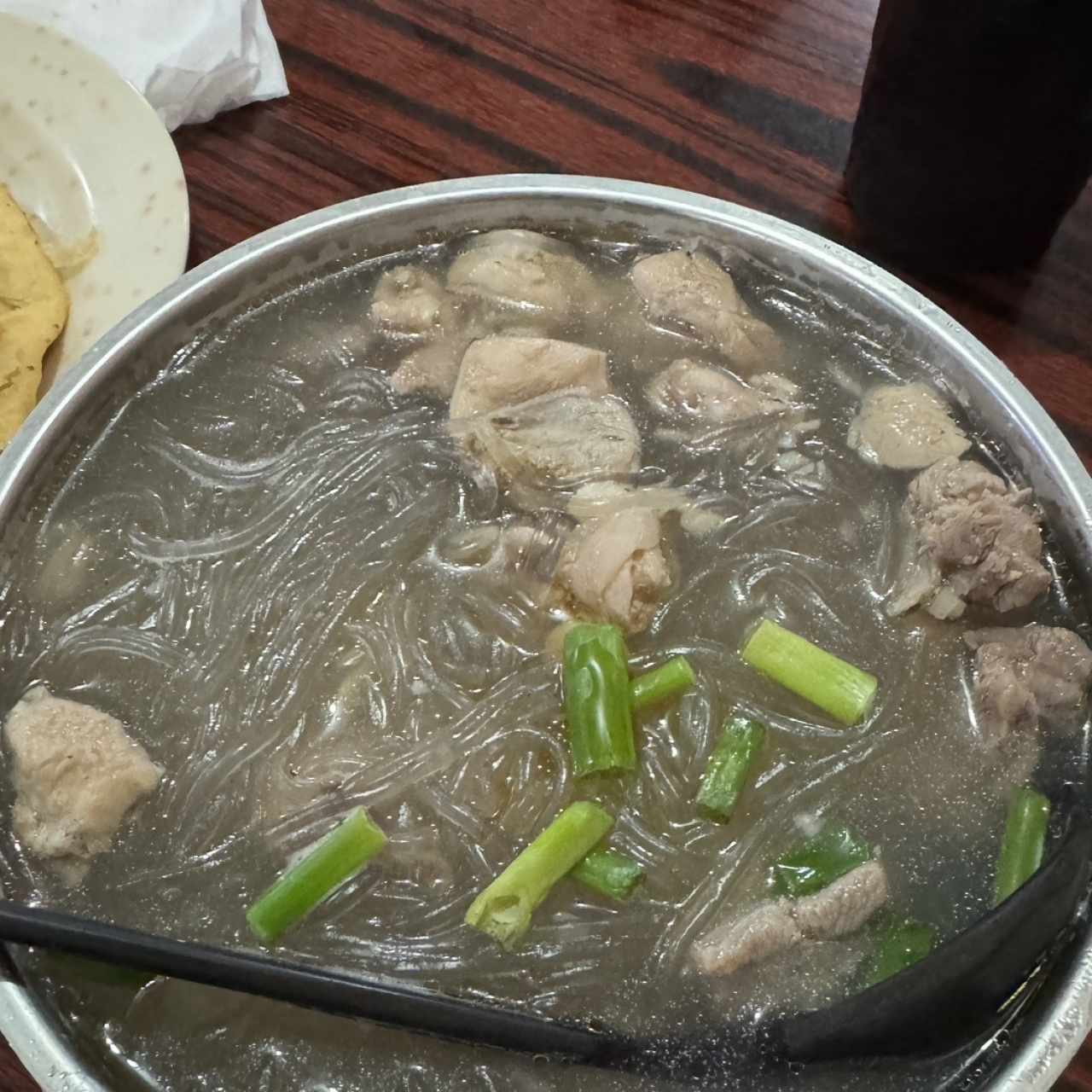 Fideo de harina con gallina