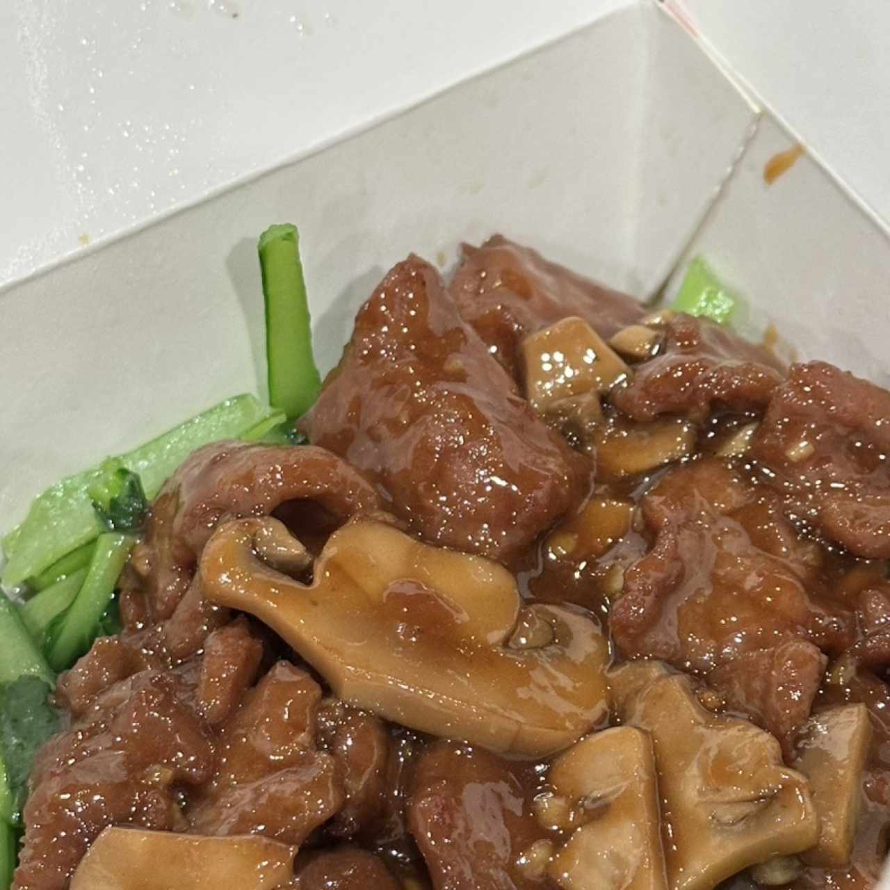 Carne con Hojas de Mostaza