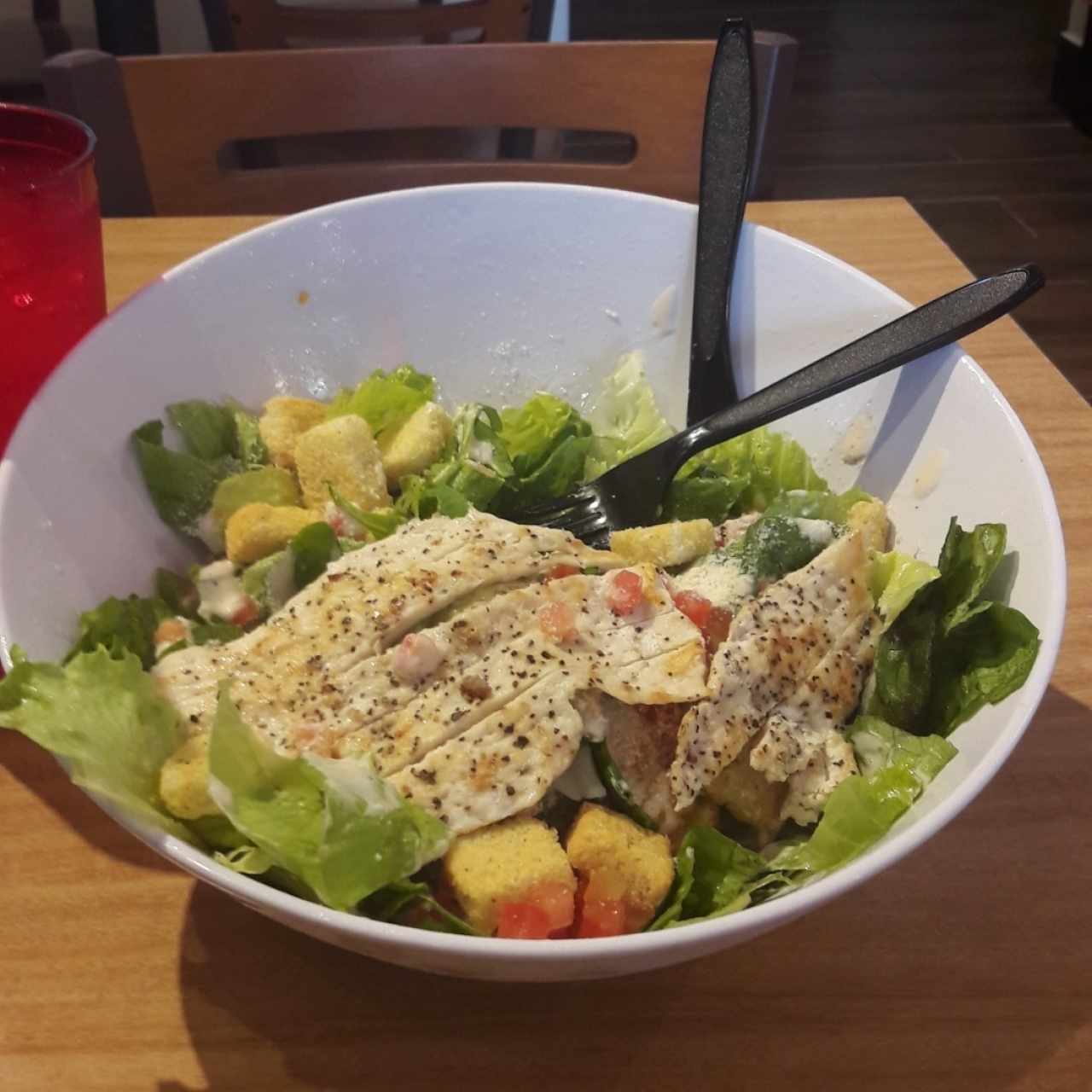 Ensalada César con Pollo Grill