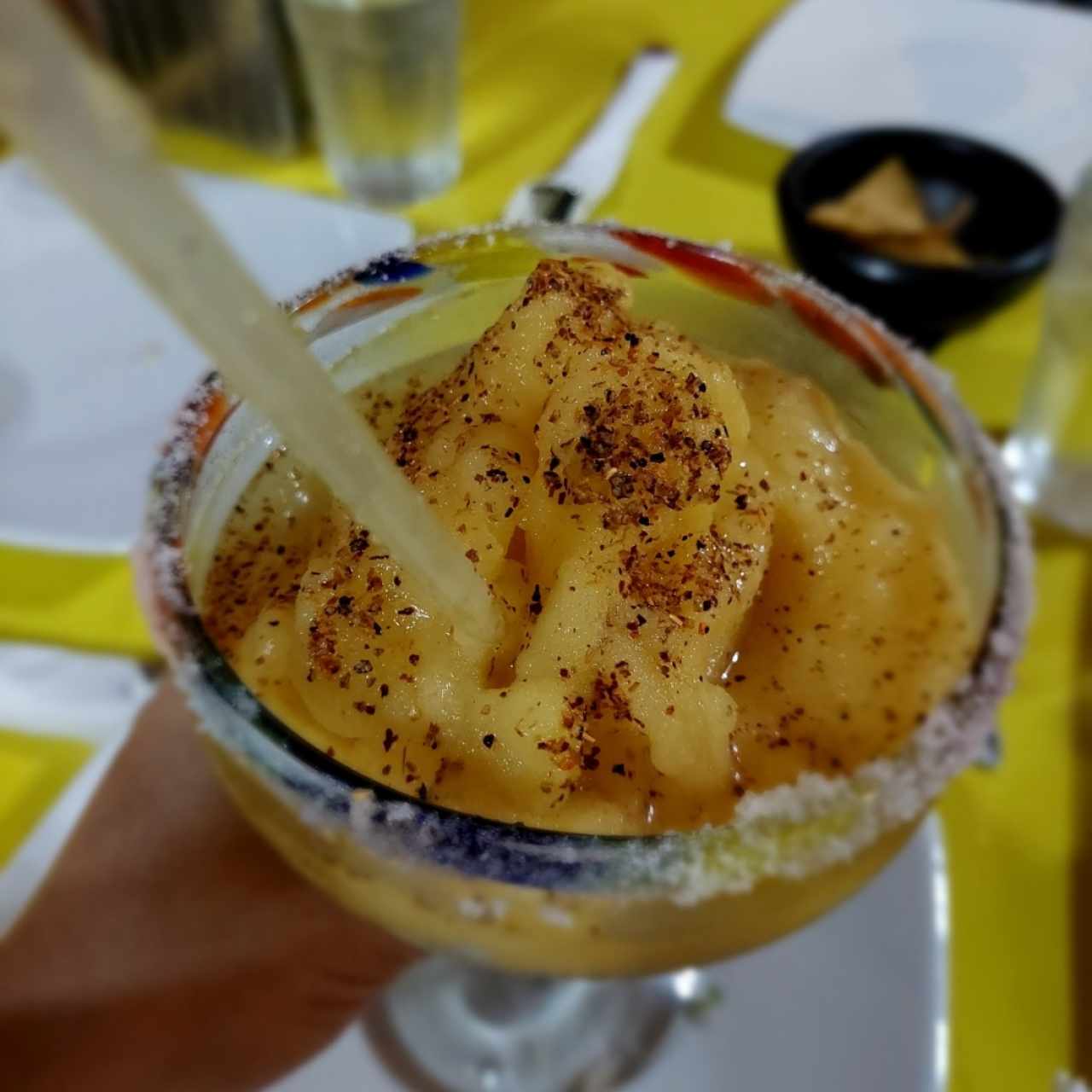 margarita de maracuyá con tajín