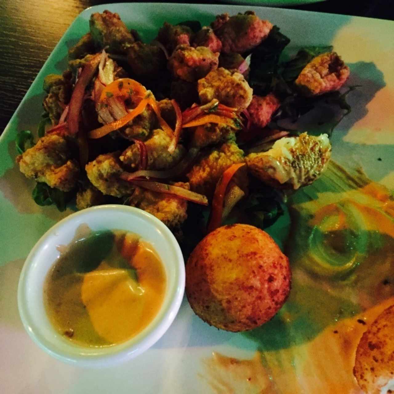 entrada para dos croquetas de yuca y jalea