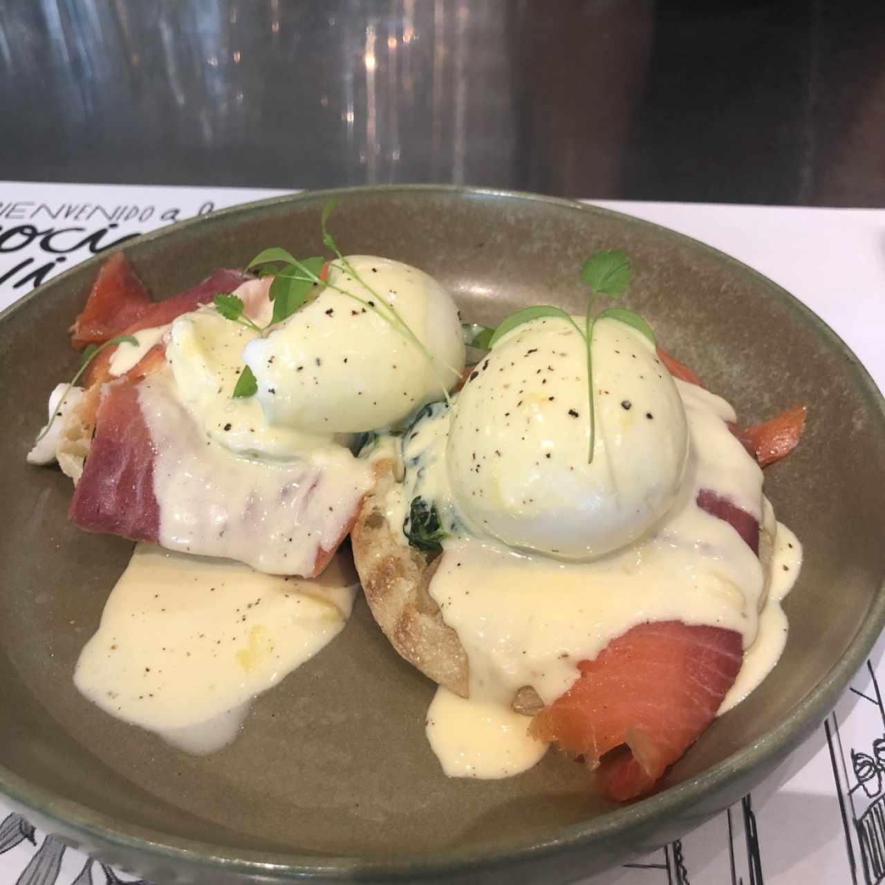 huevos benedictino con salmon 