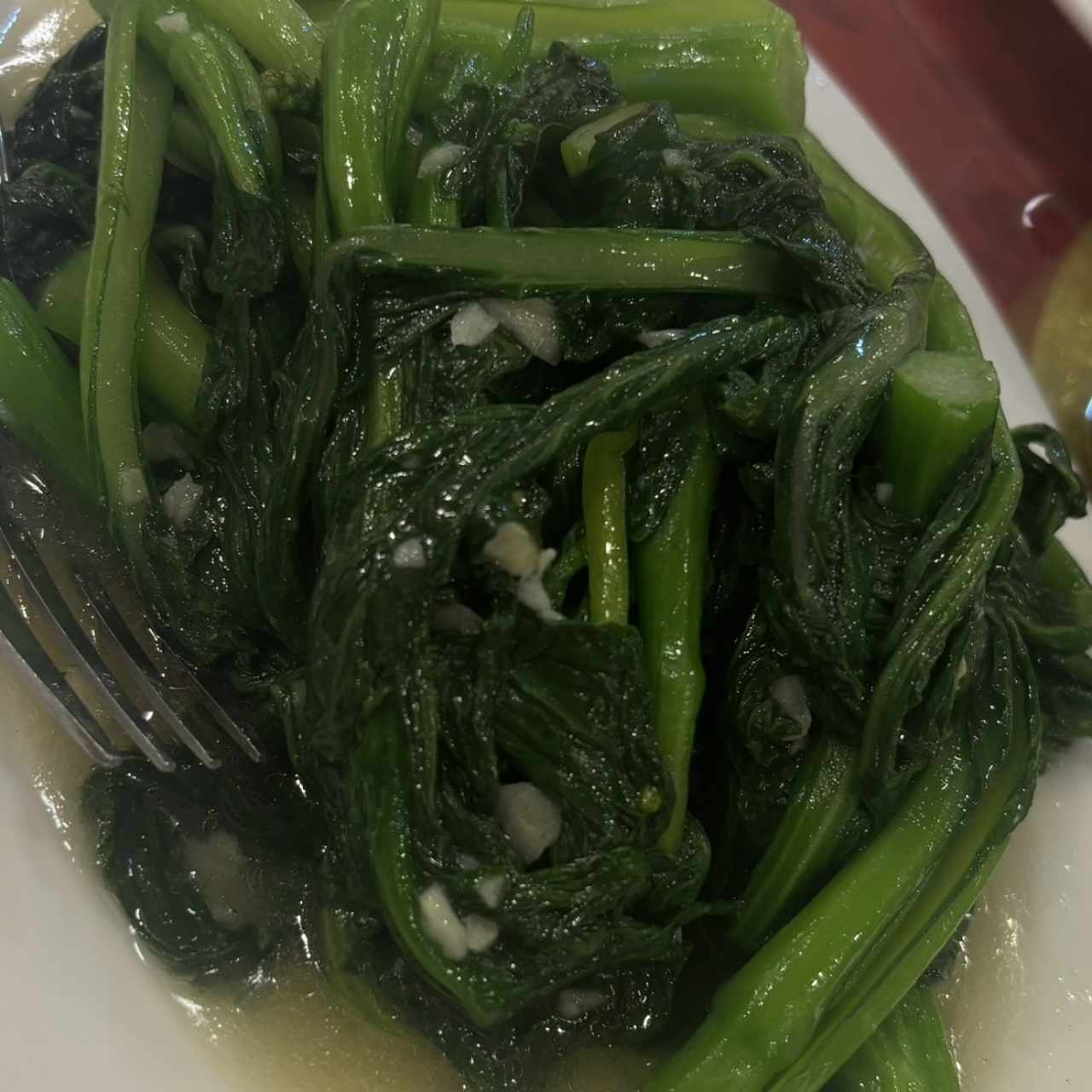 Hoja de mostaza verde con ajo
