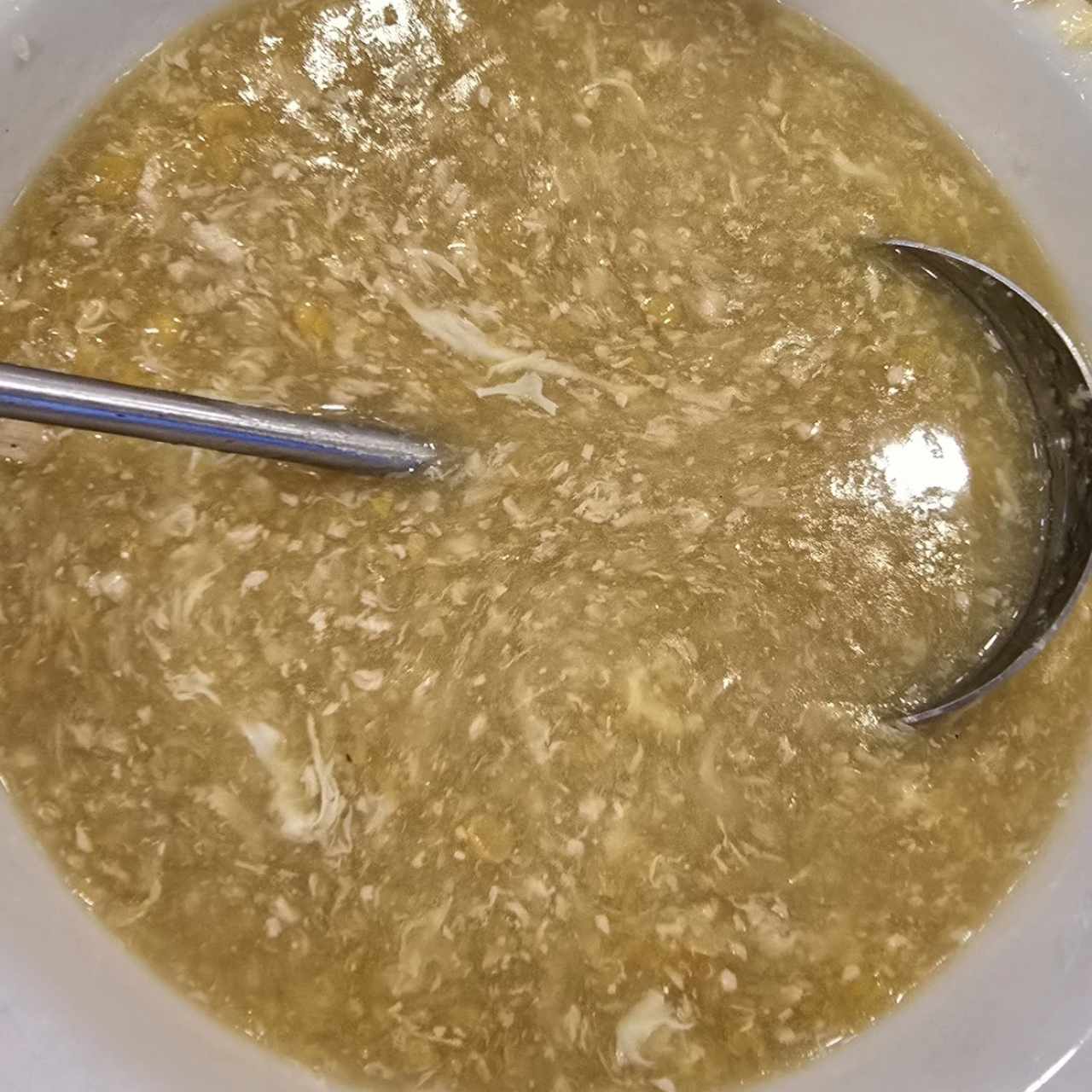 Sopa de crema de maíz con pollo