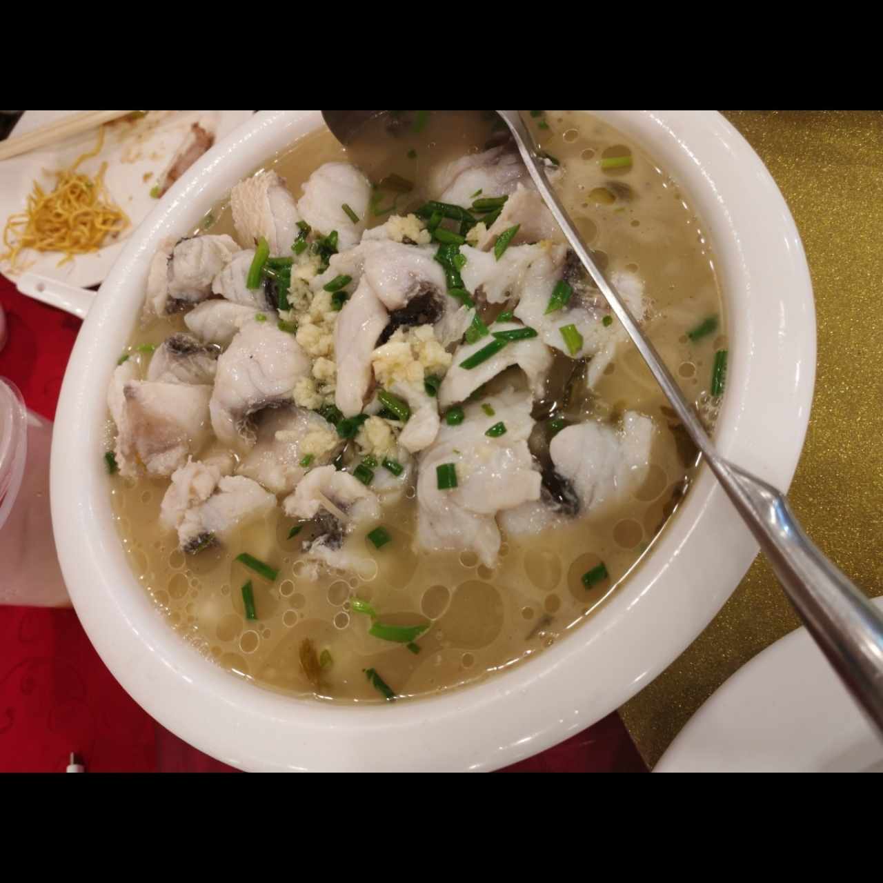 Pescado con mostaza amarga encurtida 