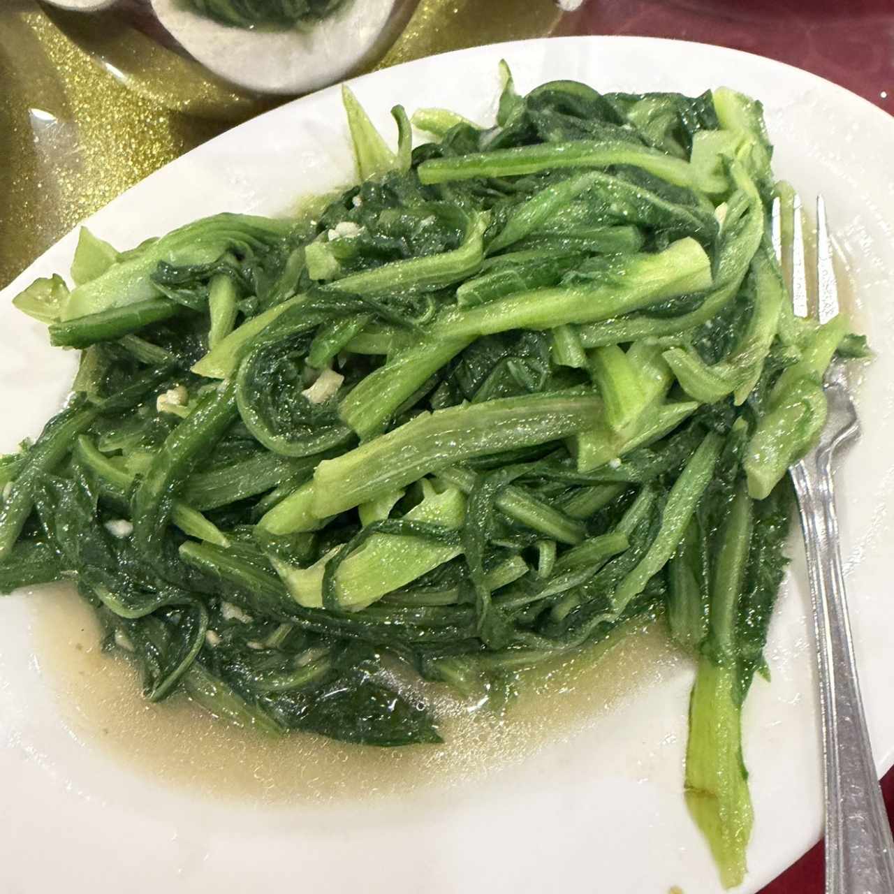 Hoja de mostaza verde con ajo