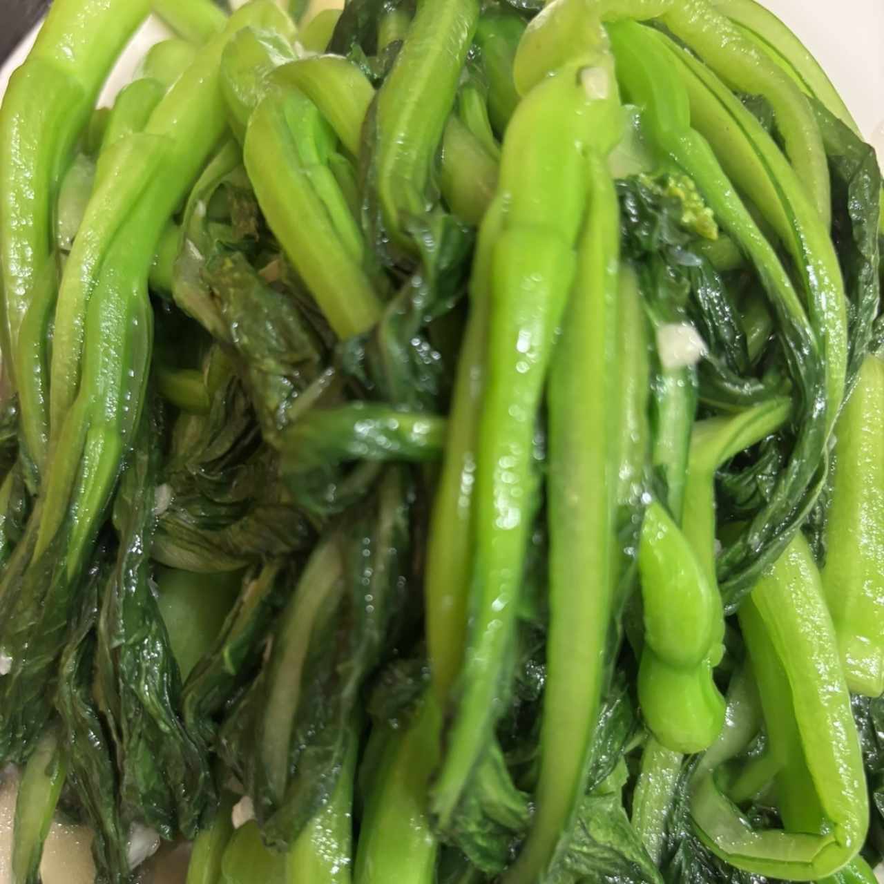 Hoja de mostaza verde con ajo