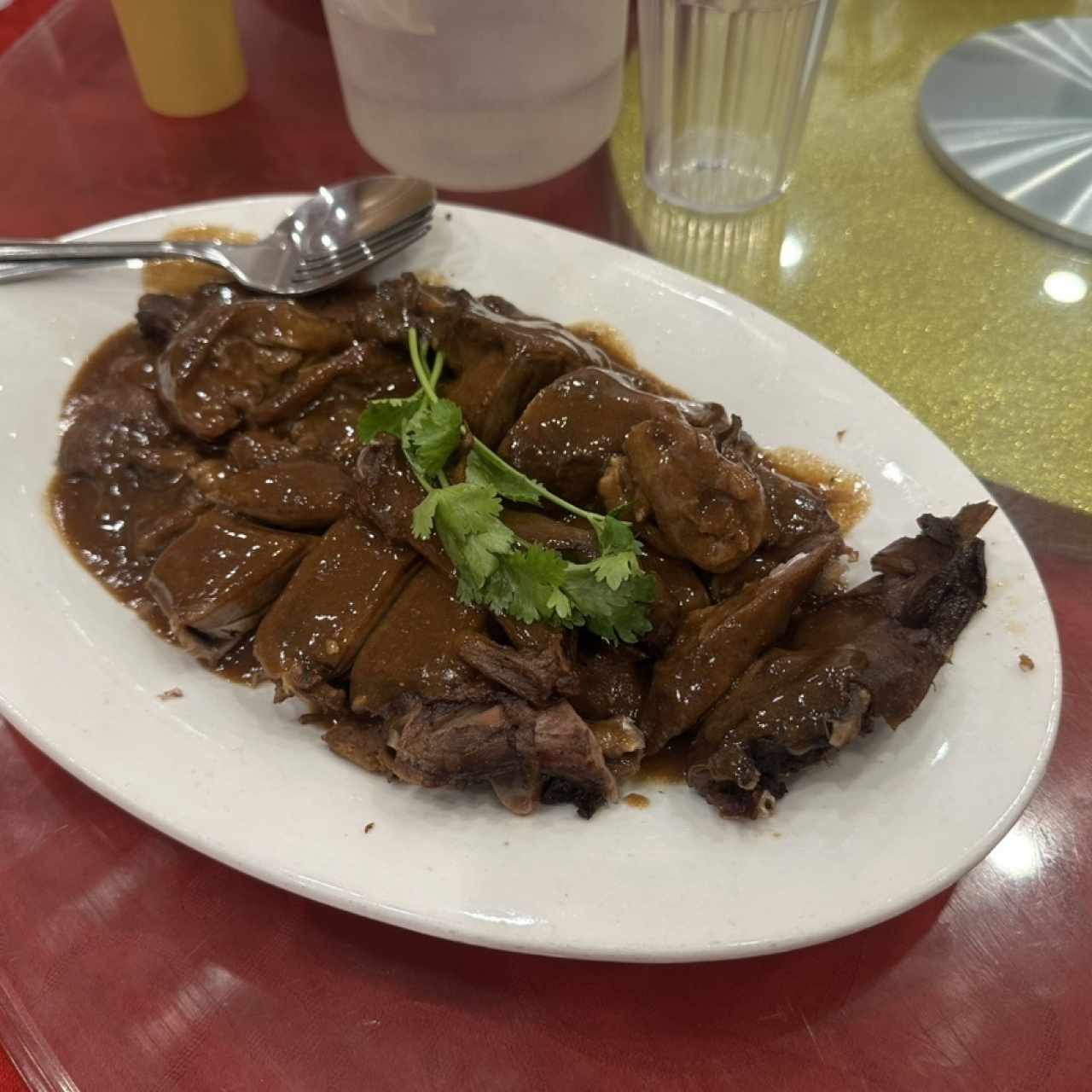 Pato guisado estilo de la casa