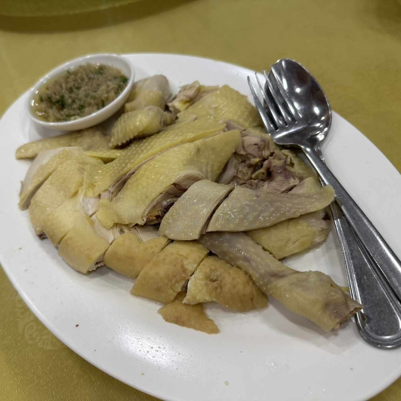 Gallina con jengibre y cebollina